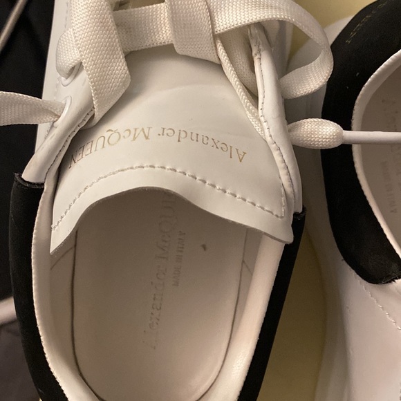 Alexander McQueen, Unisex size 9.5 shoe. Excellent condition. - Picture 5 of 6